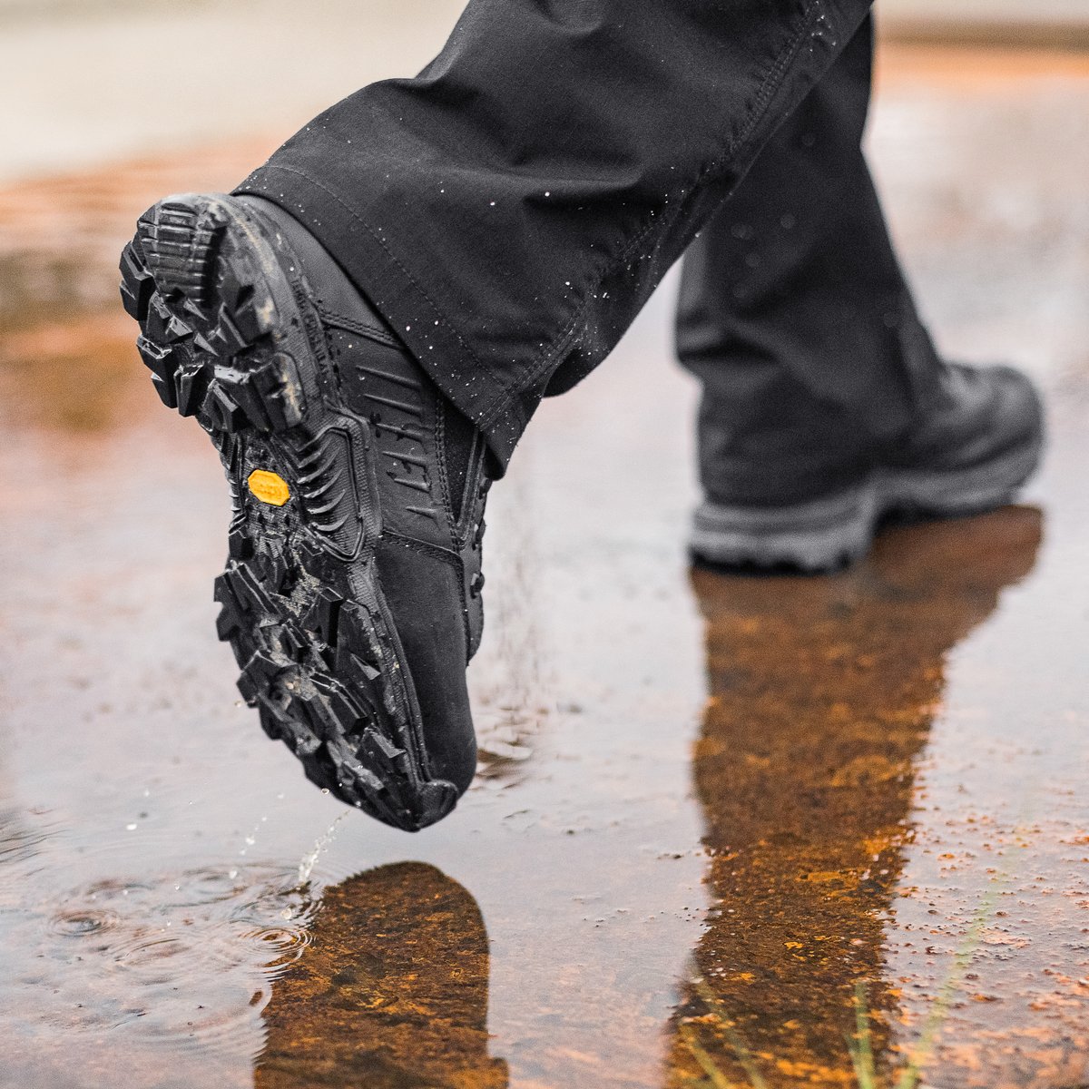 Striker Bolt 4.5" Black Men