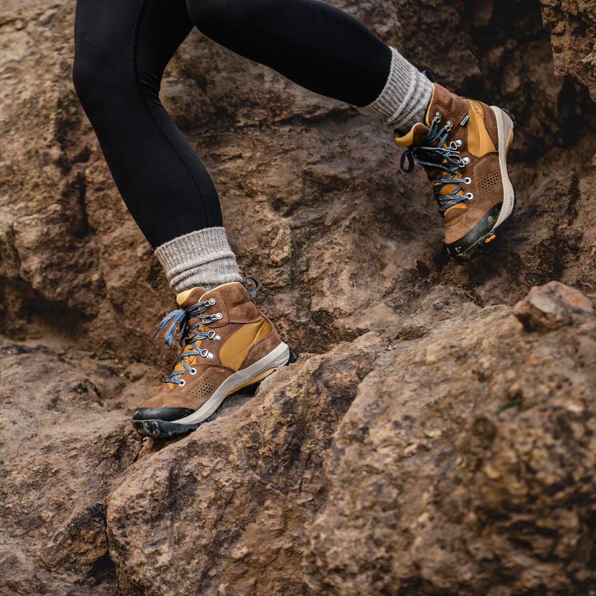 Inquire Mid Pinecone Brown/Prairie Sand Women