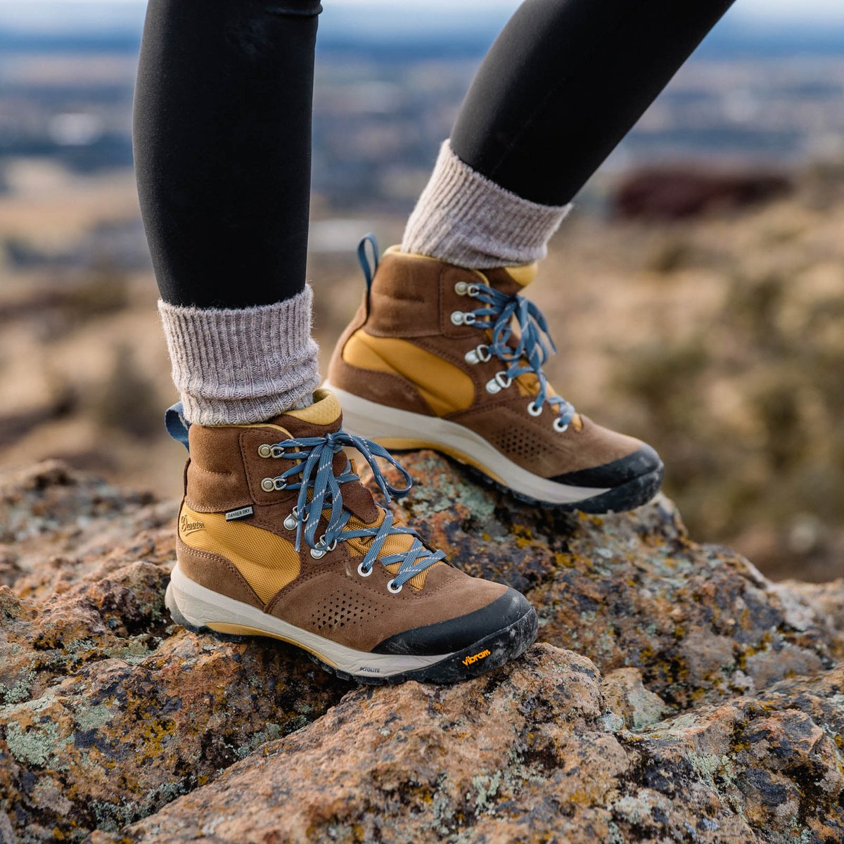 Inquire Mid Pinecone Brown/Prairie Sand Women